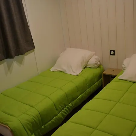 Camping Au Bord De L'eau *