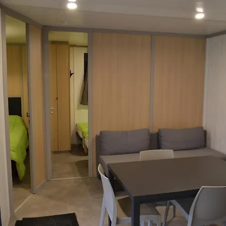 Camping Au Bord De L'eau *